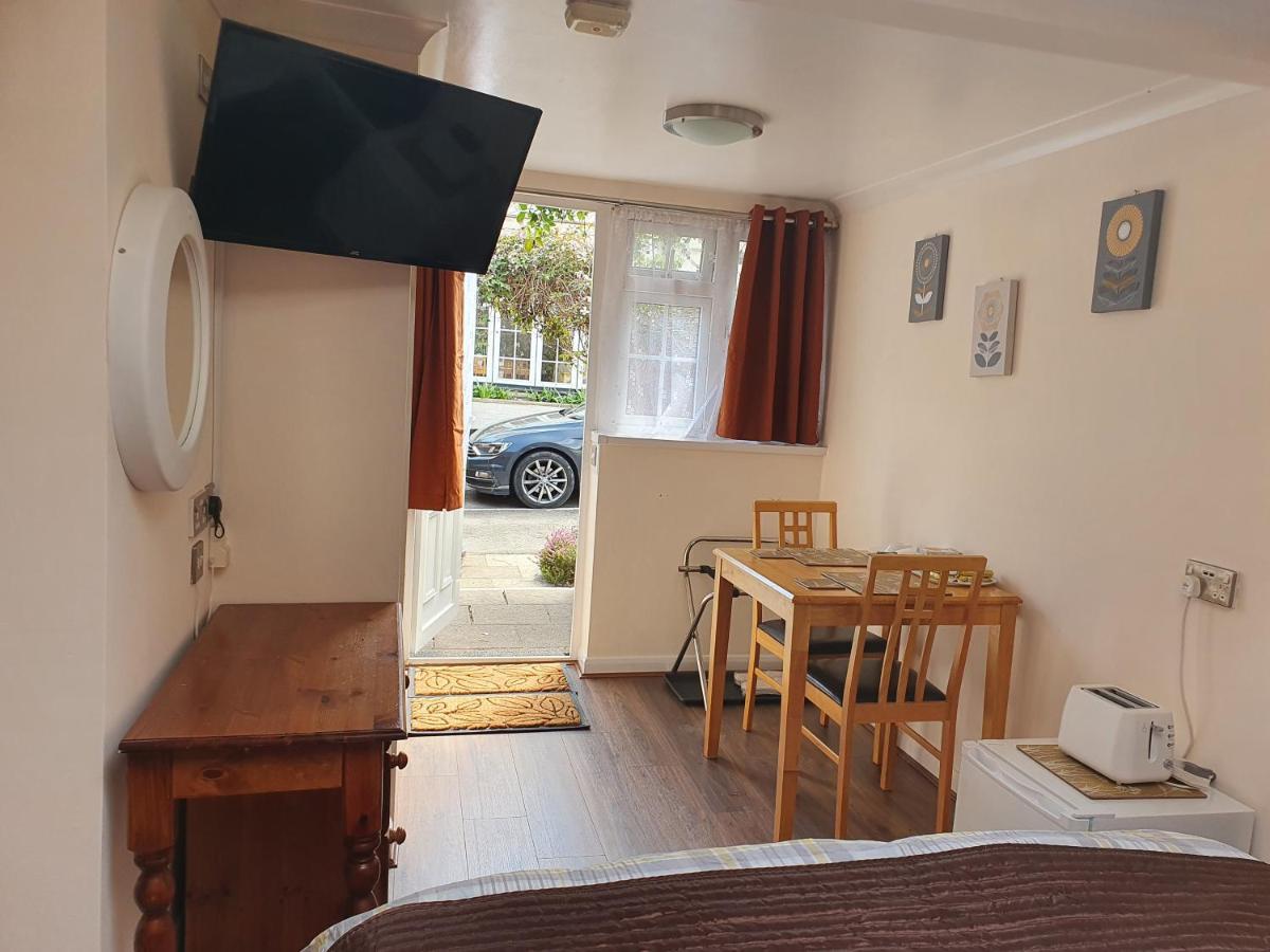 Penryn Guest House, Ensuite Rooms, Free Parking And Free Wifi Стретфорд-на-Ейвоні Екстер'єр фото