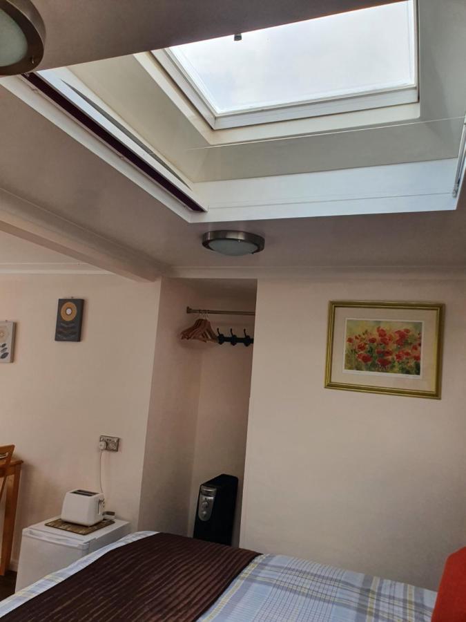 Penryn Guest House, Ensuite Rooms, Free Parking And Free Wifi Стретфорд-на-Ейвоні Екстер'єр фото