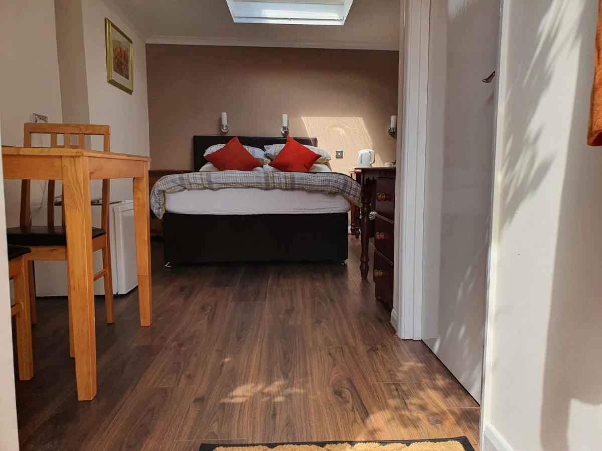 Penryn Guest House, Ensuite Rooms, Free Parking And Free Wifi Стретфорд-на-Ейвоні Екстер'єр фото
