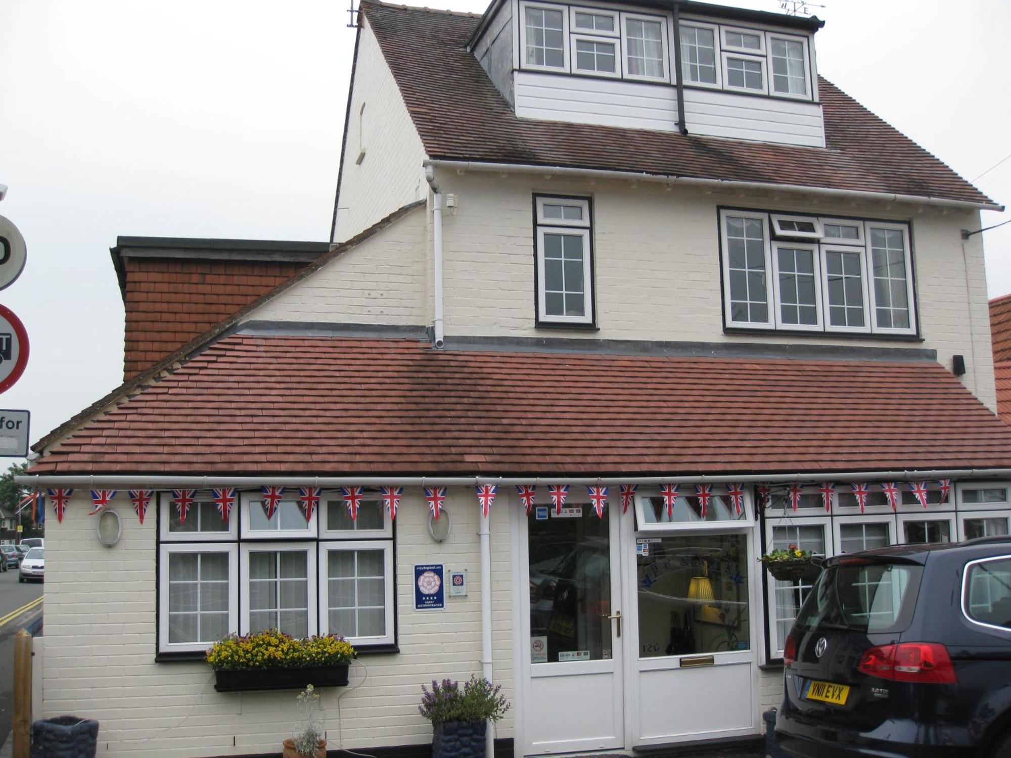 Penryn Guest House, Ensuite Rooms, Free Parking And Free Wifi Стретфорд-на-Ейвоні Екстер'єр фото