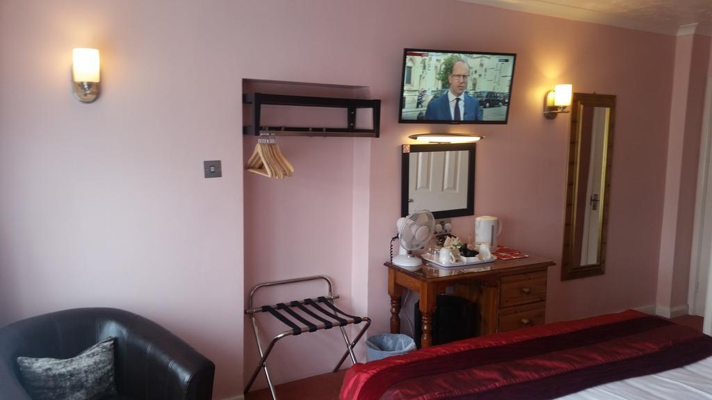 Penryn Guest House, Ensuite Rooms, Free Parking And Free Wifi Стретфорд-на-Ейвоні Екстер'єр фото