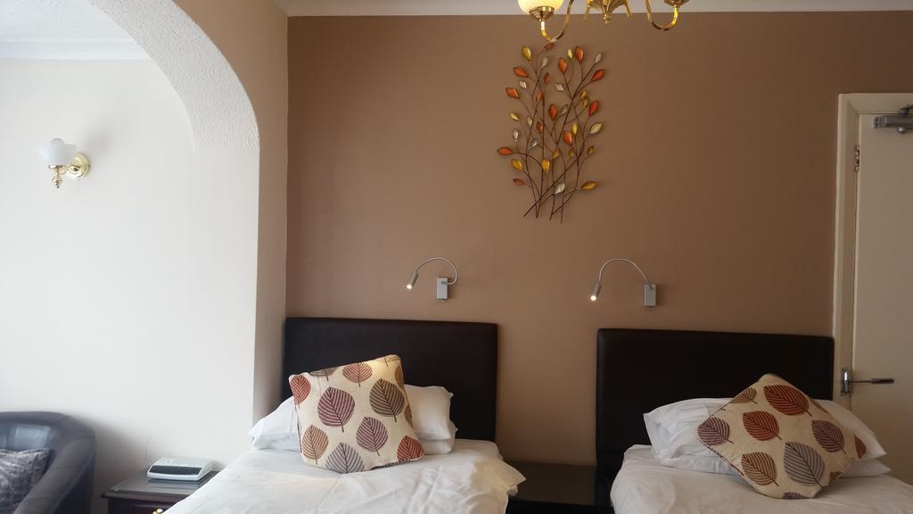 Penryn Guest House, Ensuite Rooms, Free Parking And Free Wifi Стретфорд-на-Ейвоні Екстер'єр фото