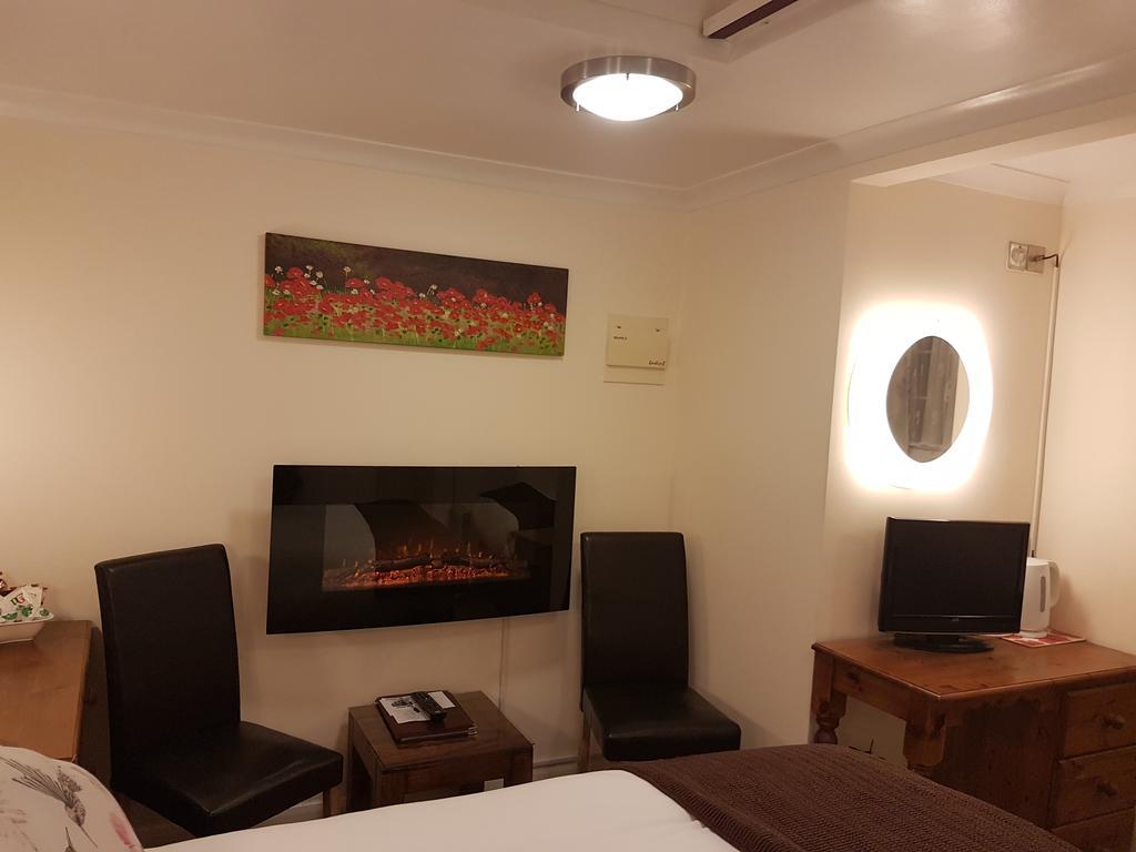 Penryn Guest House, Ensuite Rooms, Free Parking And Free Wifi Стретфорд-на-Ейвоні Екстер'єр фото
