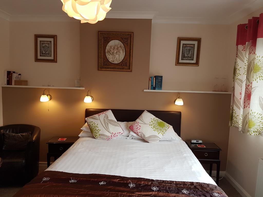 Penryn Guest House, Ensuite Rooms, Free Parking And Free Wifi Стретфорд-на-Ейвоні Екстер'єр фото
