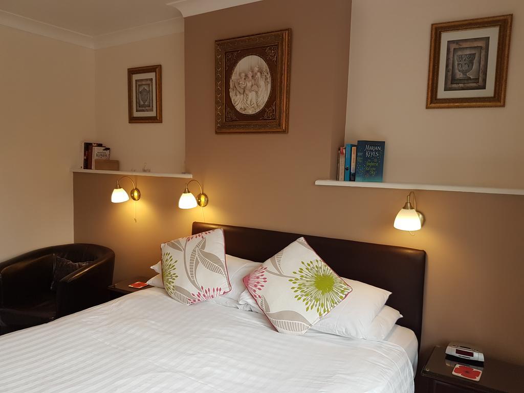 Penryn Guest House, Ensuite Rooms, Free Parking And Free Wifi Стретфорд-на-Ейвоні Екстер'єр фото