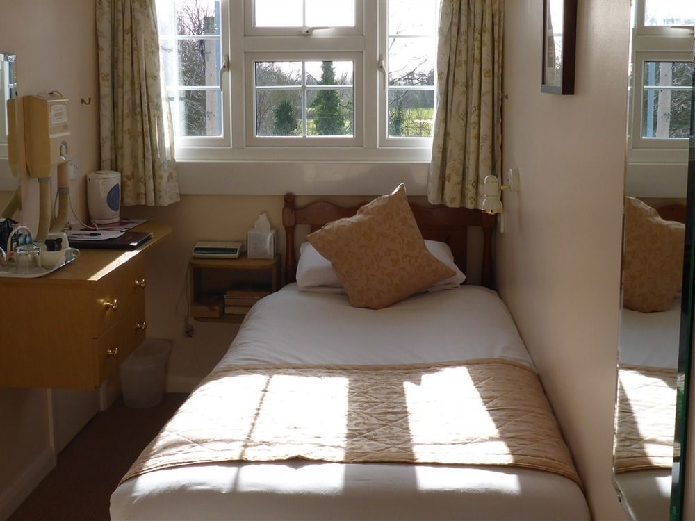 Penryn Guest House, Ensuite Rooms, Free Parking And Free Wifi Стретфорд-на-Ейвоні Екстер'єр фото
