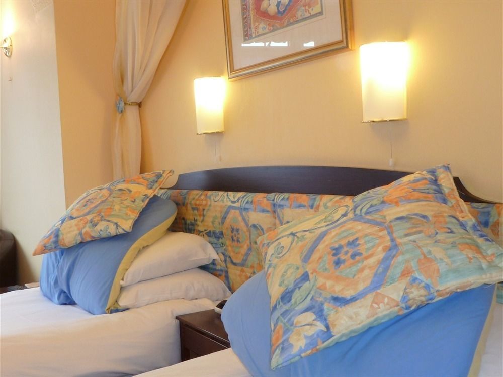 Penryn Guest House, Ensuite Rooms, Free Parking And Free Wifi Стретфорд-на-Ейвоні Екстер'єр фото