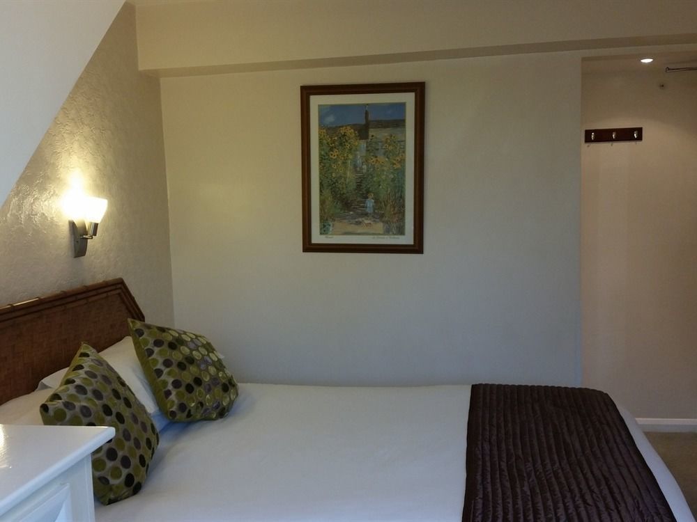 Penryn Guest House, Ensuite Rooms, Free Parking And Free Wifi Стретфорд-на-Ейвоні Екстер'єр фото