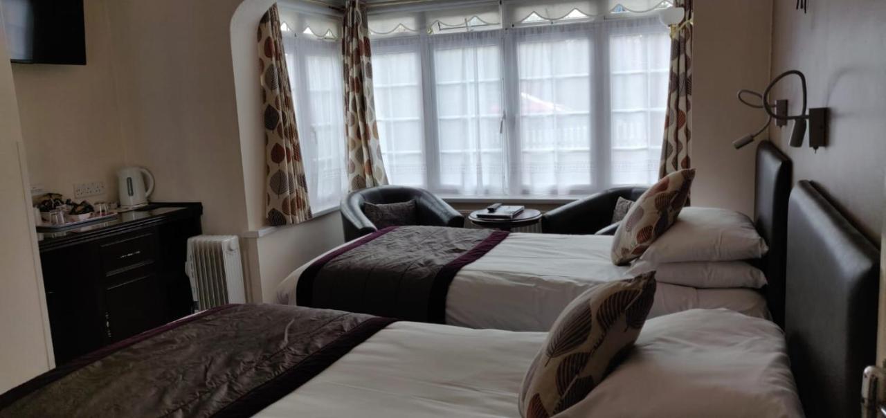 Penryn Guest House, Ensuite Rooms, Free Parking And Free Wifi Стретфорд-на-Ейвоні Екстер'єр фото