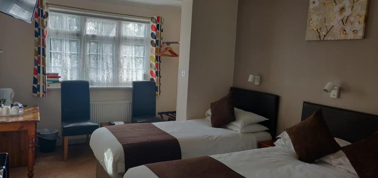 Penryn Guest House, Ensuite Rooms, Free Parking And Free Wifi Стретфорд-на-Ейвоні Екстер'єр фото